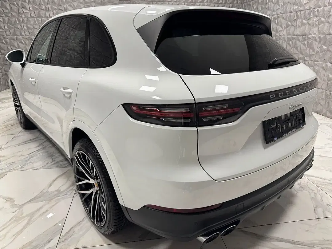 Porsche Cayenne - Thumbnail 6