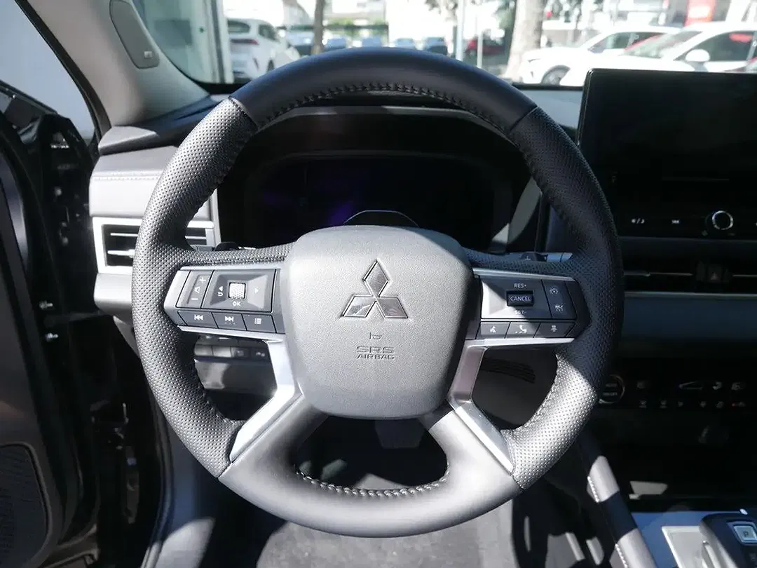 Mitsubishi Outlander - Thumbnail 10