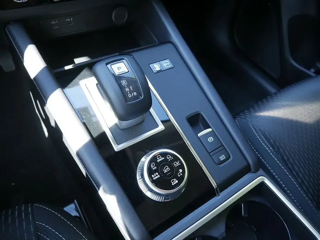 Mitsubishi Outlander - Thumbnail 15