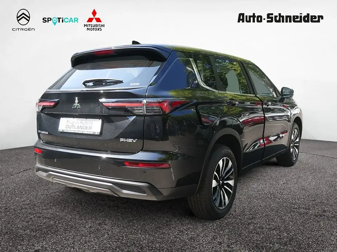 Mitsubishi Outlander - Thumbnail 3