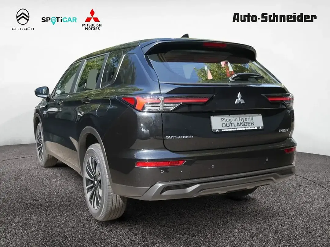 Mitsubishi Outlander - Thumbnail 4