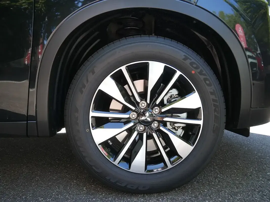 Mitsubishi Outlander - Thumbnail 6