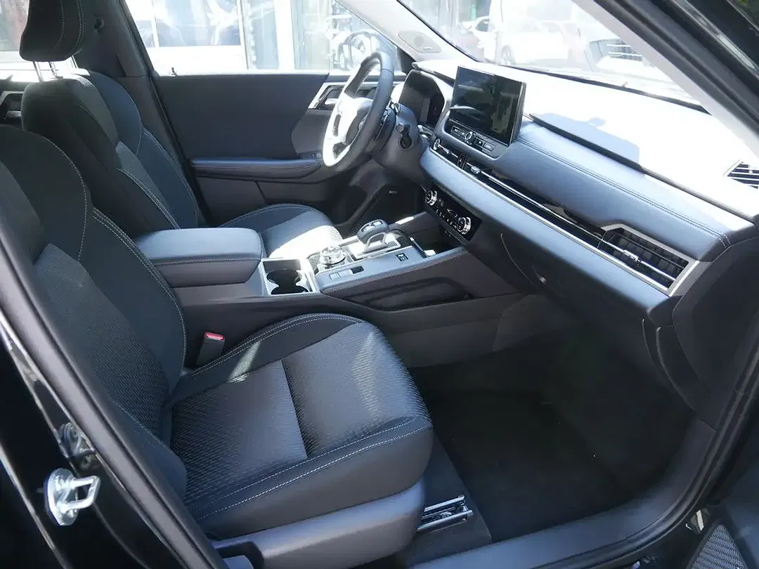 Mitsubishi Outlander - Thumbnail 7