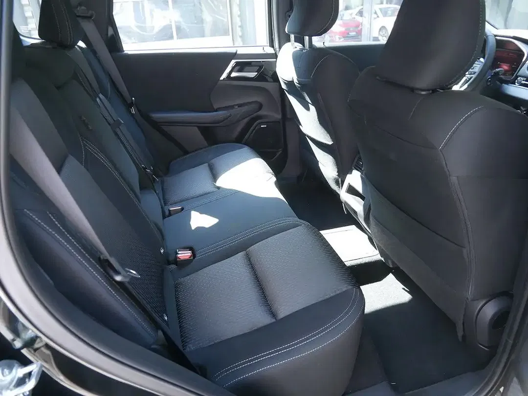 Mitsubishi Outlander - Thumbnail 8
