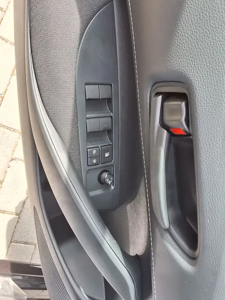 Toyota Corolla - Thumbnail 12