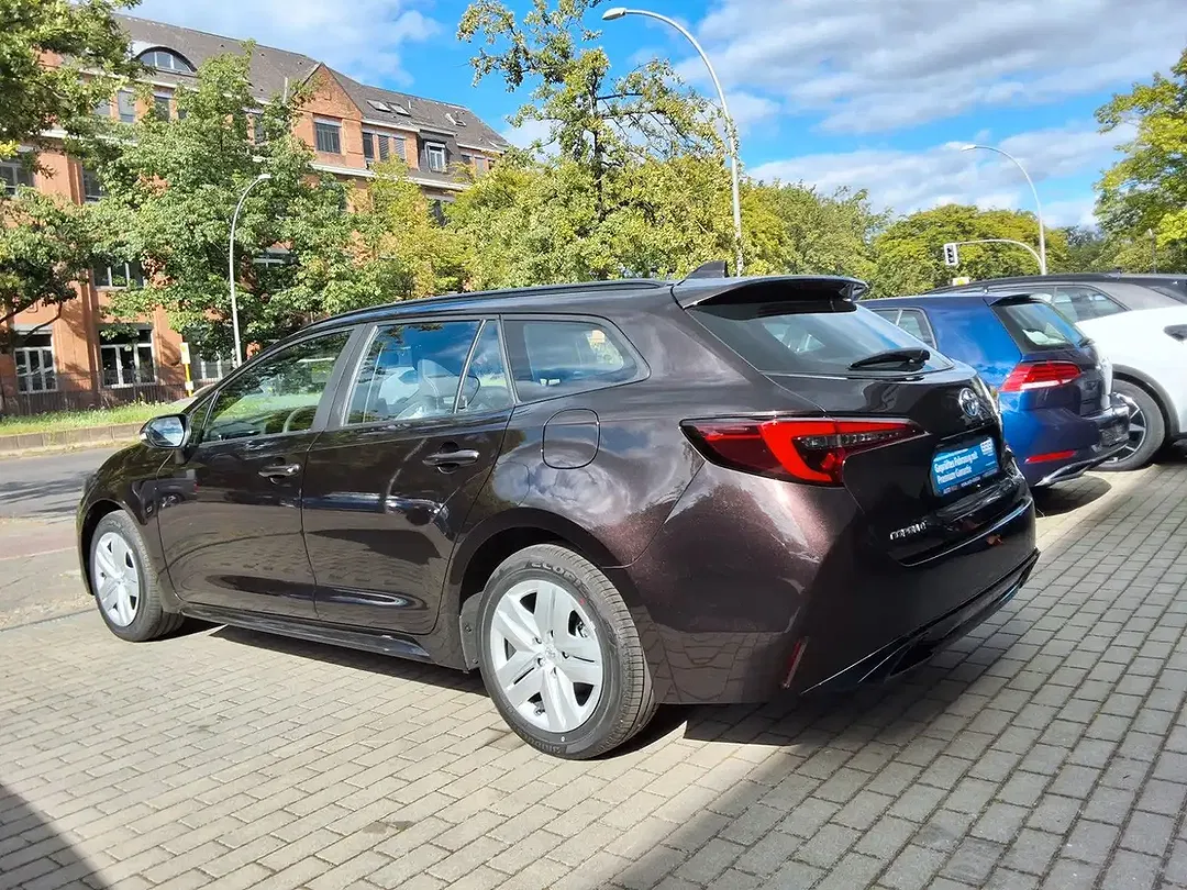 Toyota Corolla - Thumbnail 2