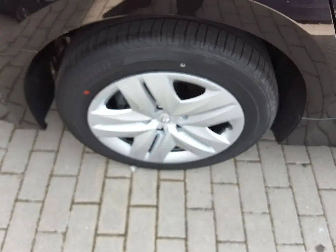 Toyota Corolla - Thumbnail 6
