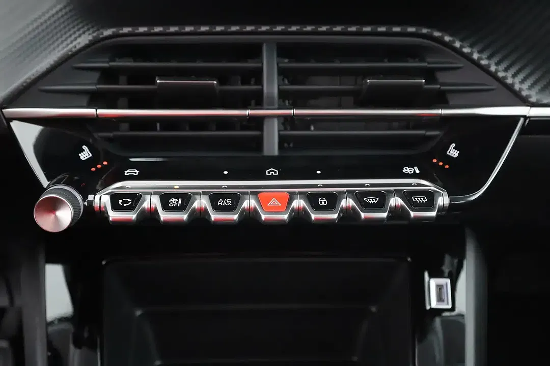 Peugeot 208 - Thumbnail 11