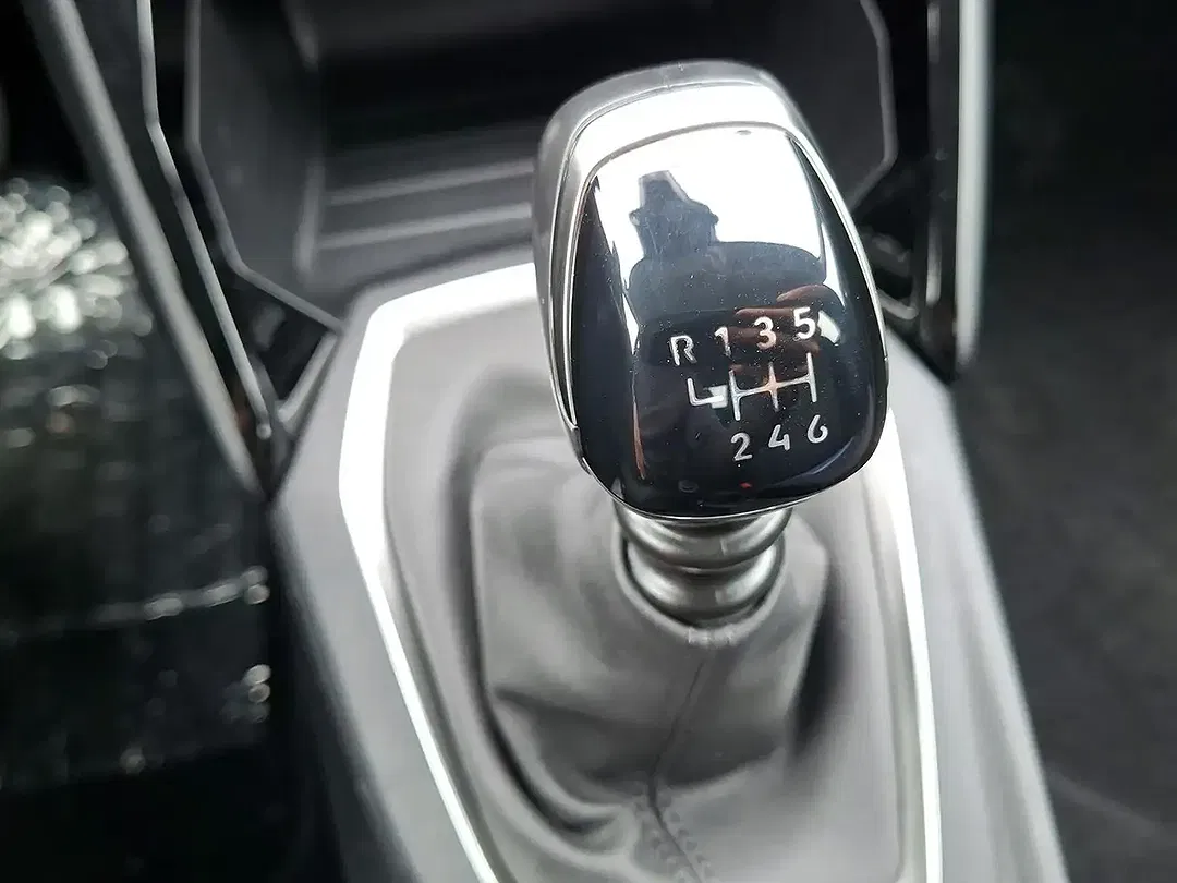 Peugeot 208 - Thumbnail 11