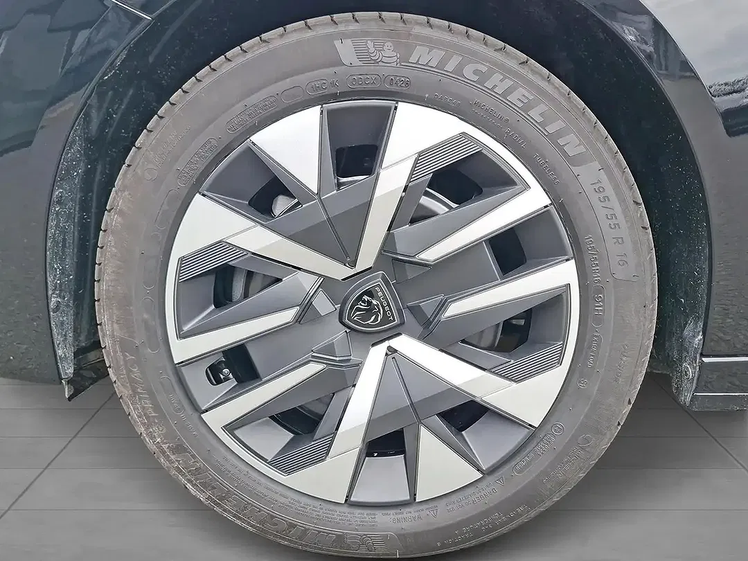 Peugeot 208 - Thumbnail 6