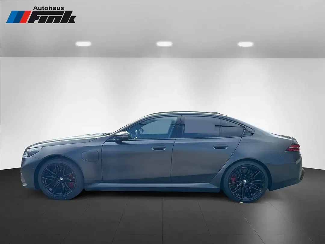 BMW M5 - Thumbnail 3