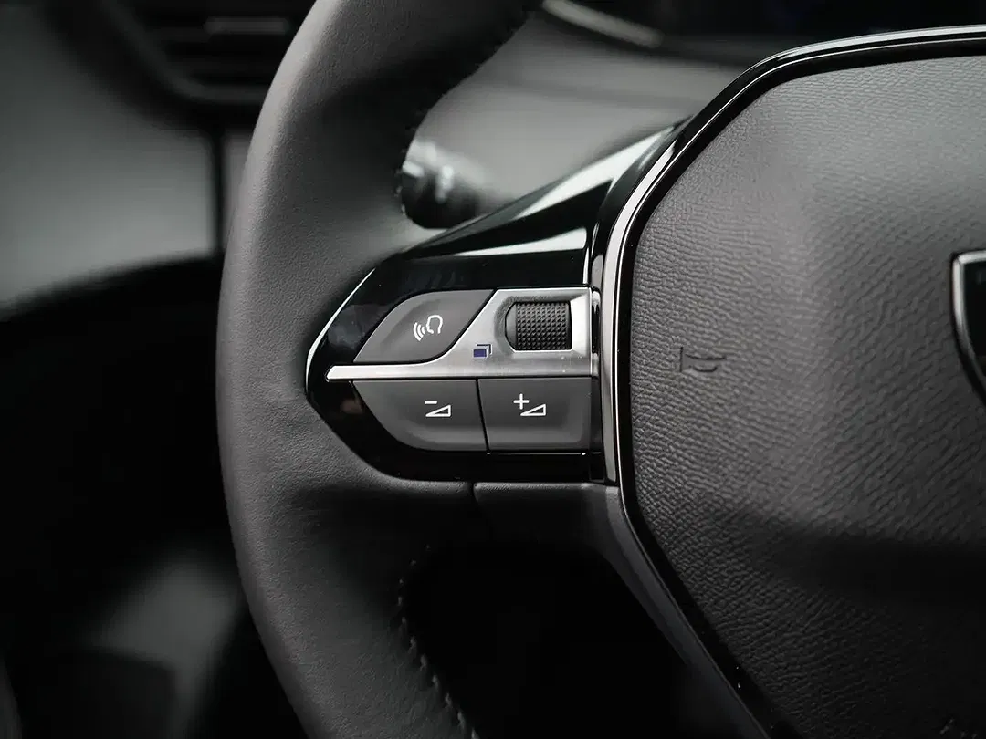 Peugeot 208 - Thumbnail 10