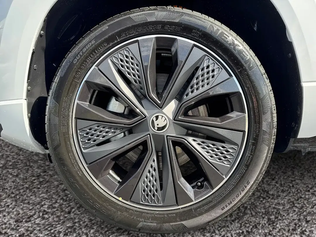 Skoda Karoq - Thumbnail 7