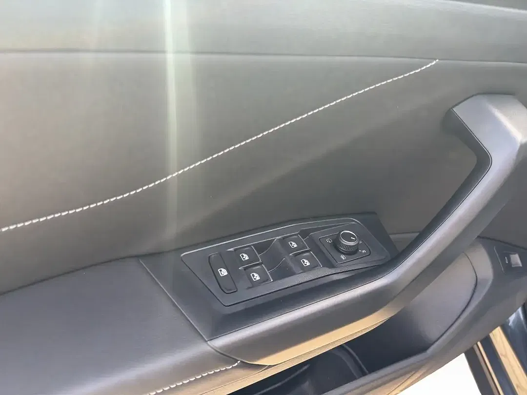 Volkswagen T-Roc - Thumbnail 10