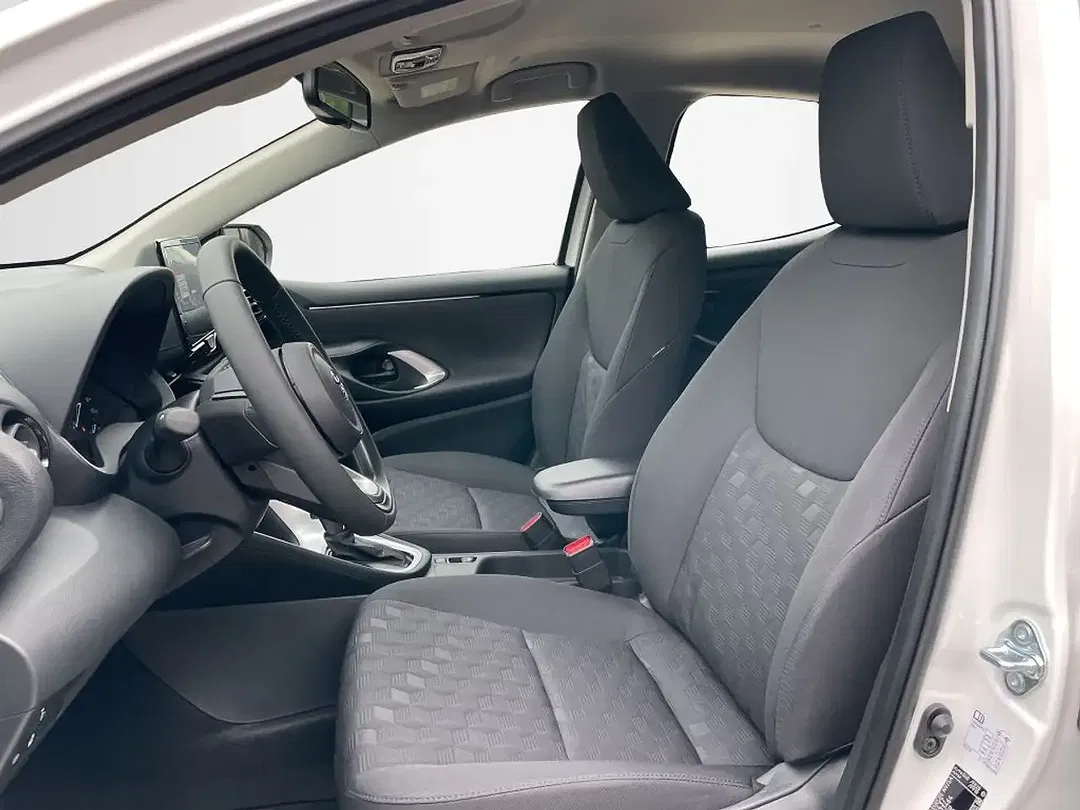 Toyota Yaris - Thumbnail 9