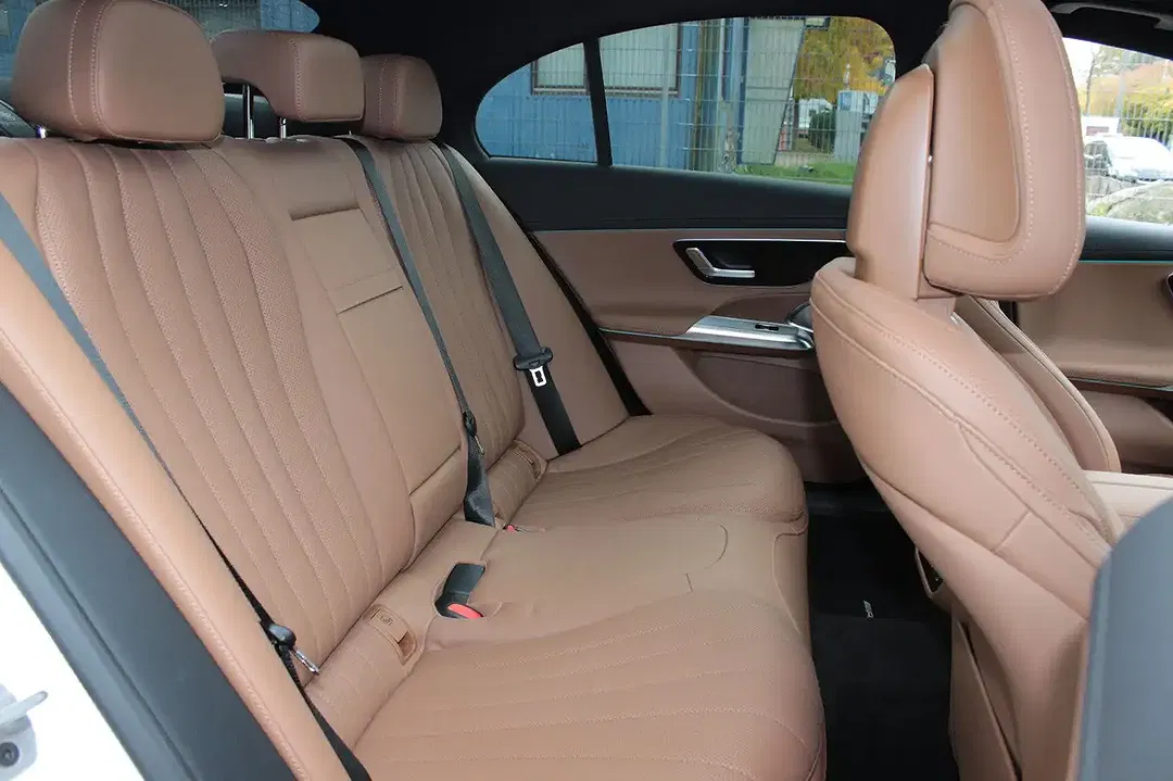 Mercedes-Benz E 200 - Thumbnail 12
