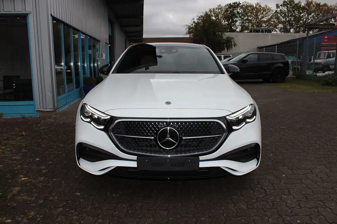 Mercedes-Benz E 200 - Thumbnail 2