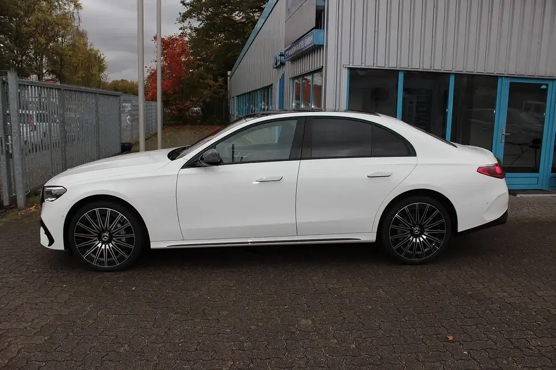 Mercedes-Benz E 200 - Thumbnail 3