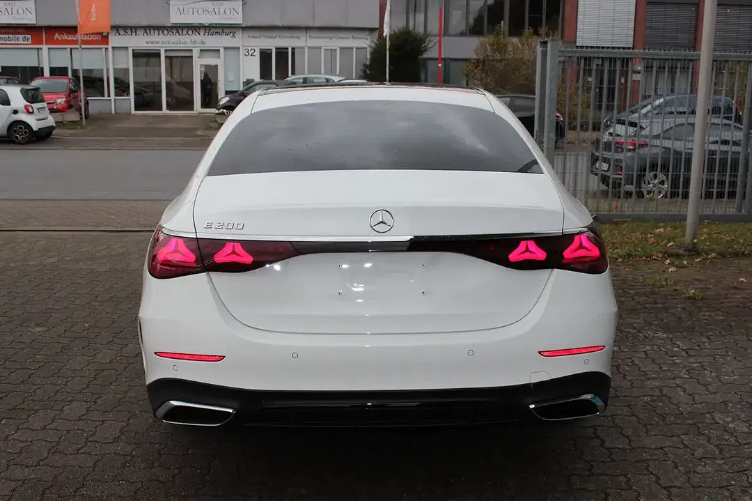 Mercedes-Benz E 200 - Thumbnail 5