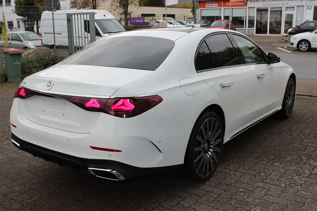Mercedes-Benz E 200 - Thumbnail 6