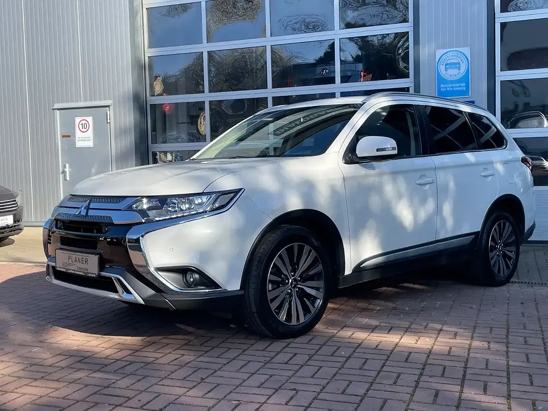 Mitsubishi Outlander - Thumbnail 10