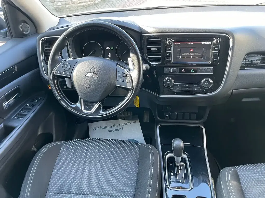 Mitsubishi Outlander - Thumbnail 11
