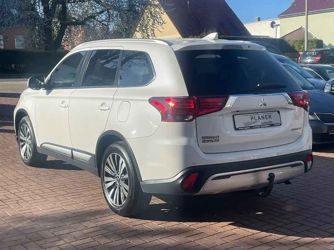 Mitsubishi Outlander - Thumbnail 12