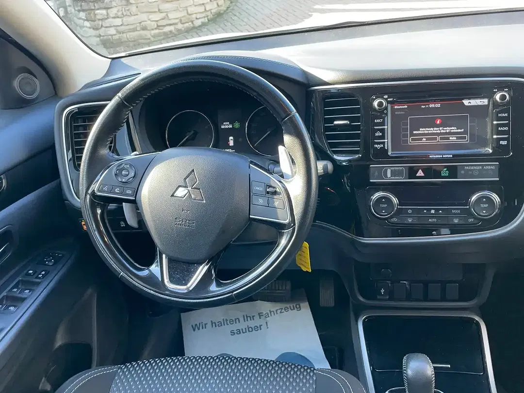 Mitsubishi Outlander - Thumbnail 13