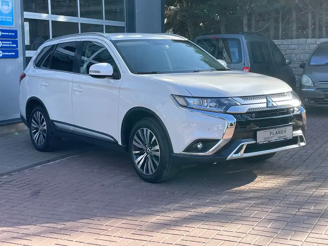 Mitsubishi Outlander - Thumbnail 5