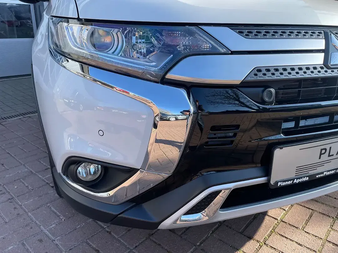 Mitsubishi Outlander - Thumbnail 9