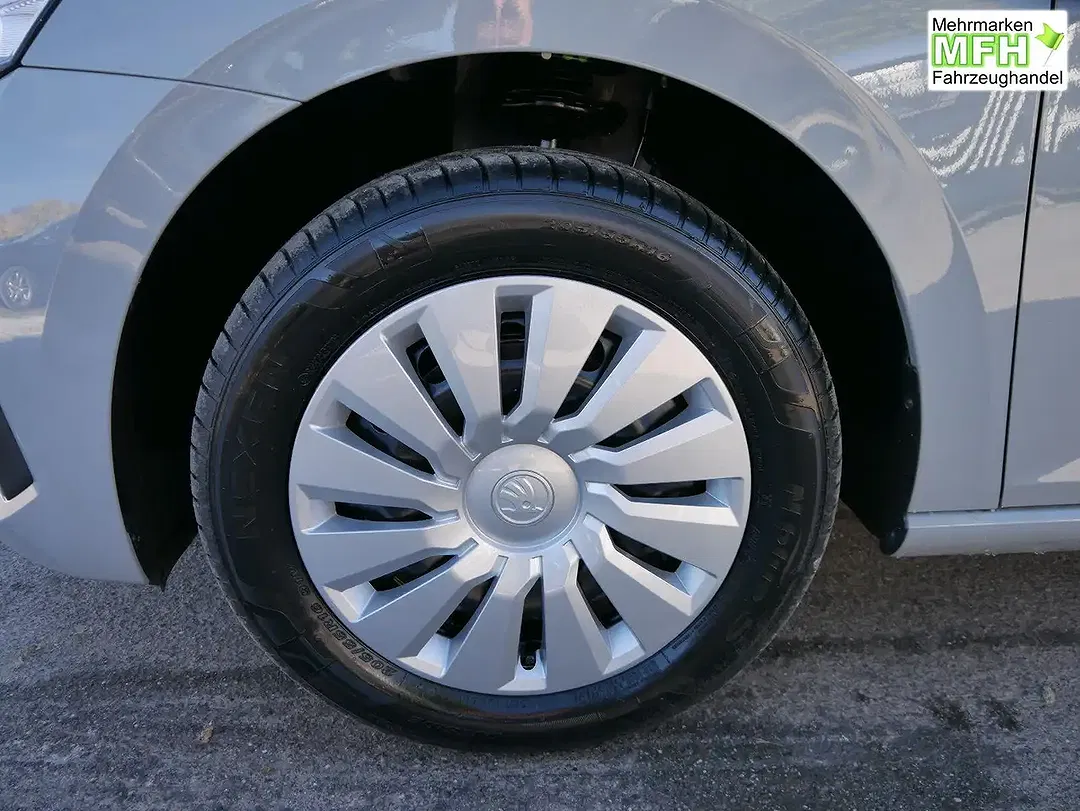 Skoda Scala - Thumbnail 4