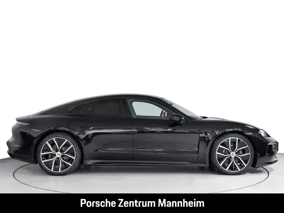 Porsche Taycan - Thumbnail 10