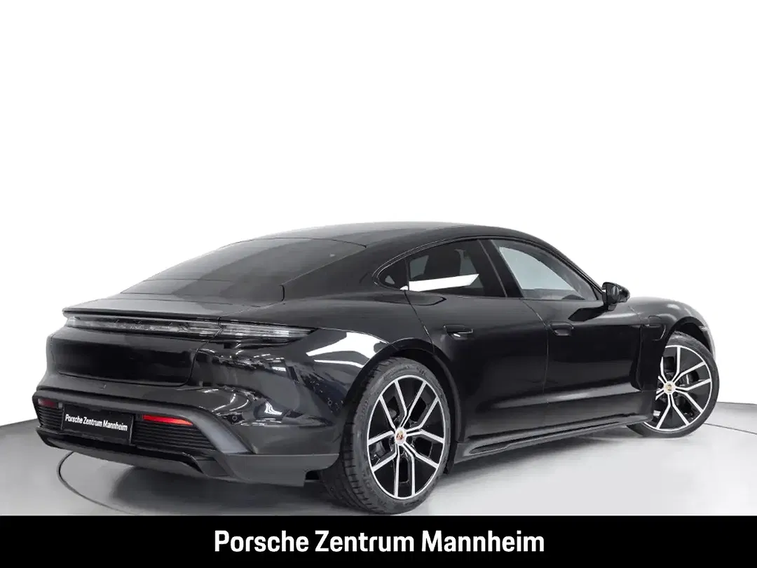 Porsche Taycan - Thumbnail 11