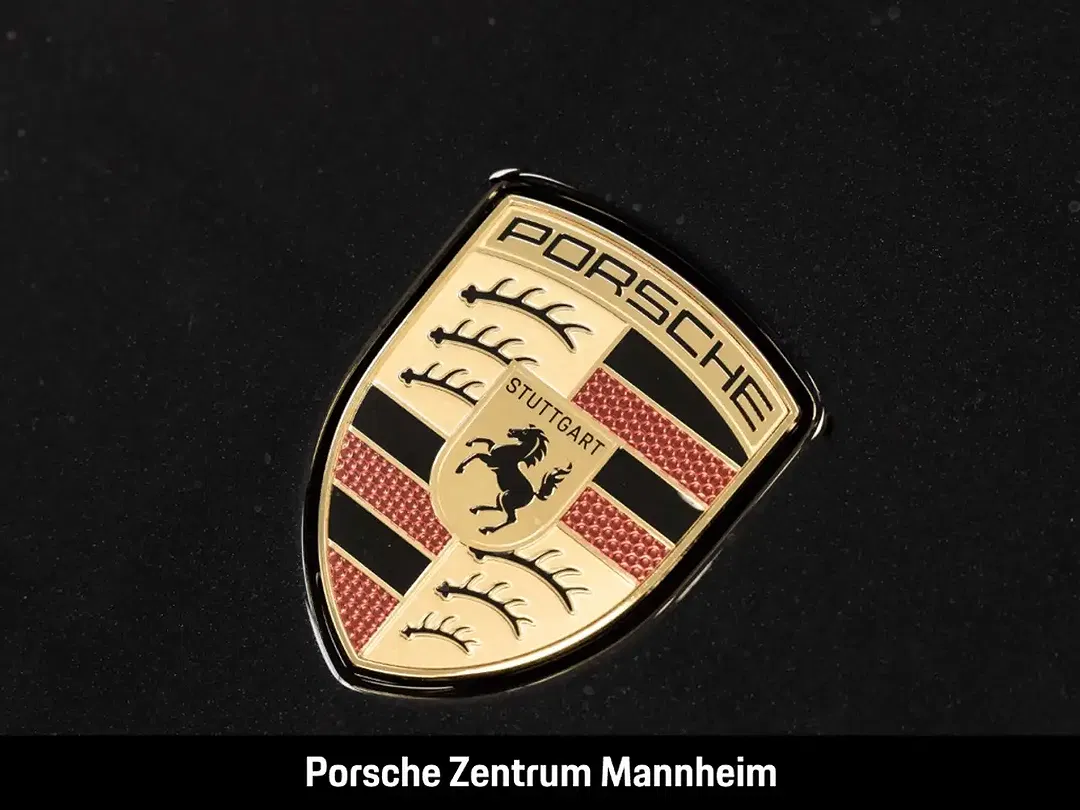 Porsche Taycan - Thumbnail 12