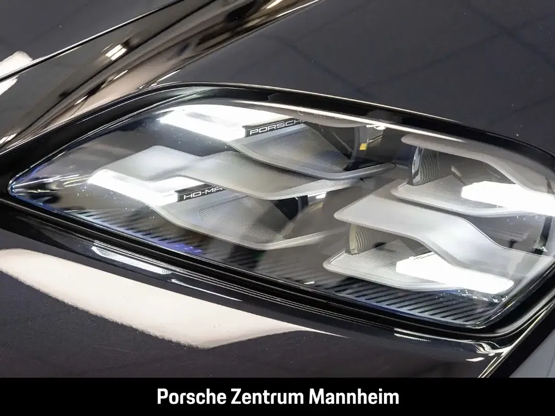 Porsche Taycan - Thumbnail 13