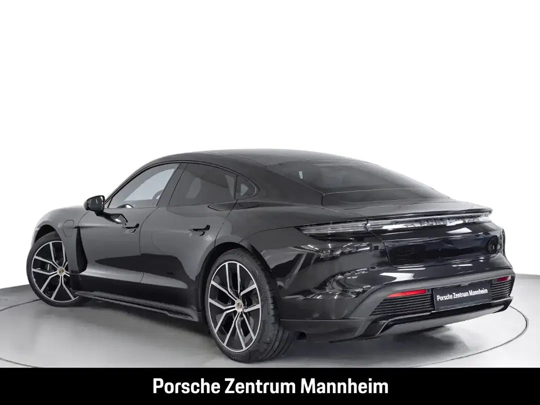 Porsche Taycan - Thumbnail 3