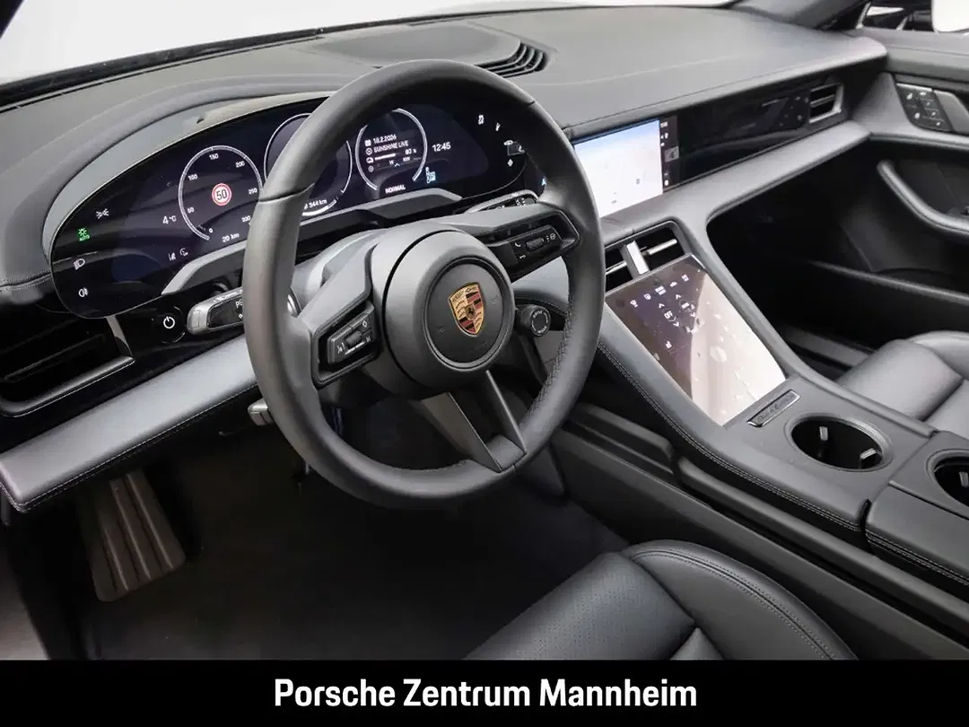 Porsche Taycan - Thumbnail 4