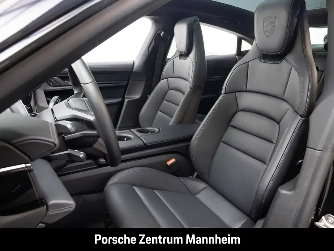 Porsche Taycan - Thumbnail 5