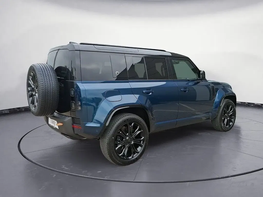 Land Rover Defender - Thumbnail 1
