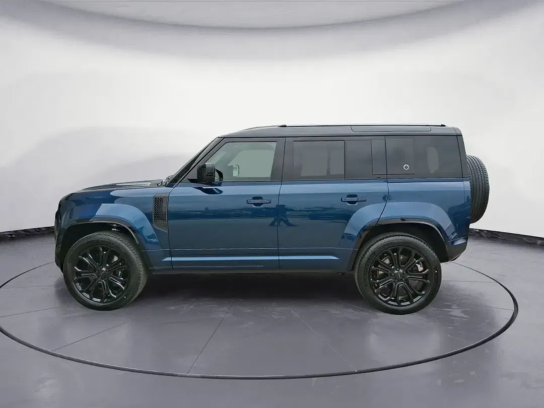 Land Rover Defender - Thumbnail 2