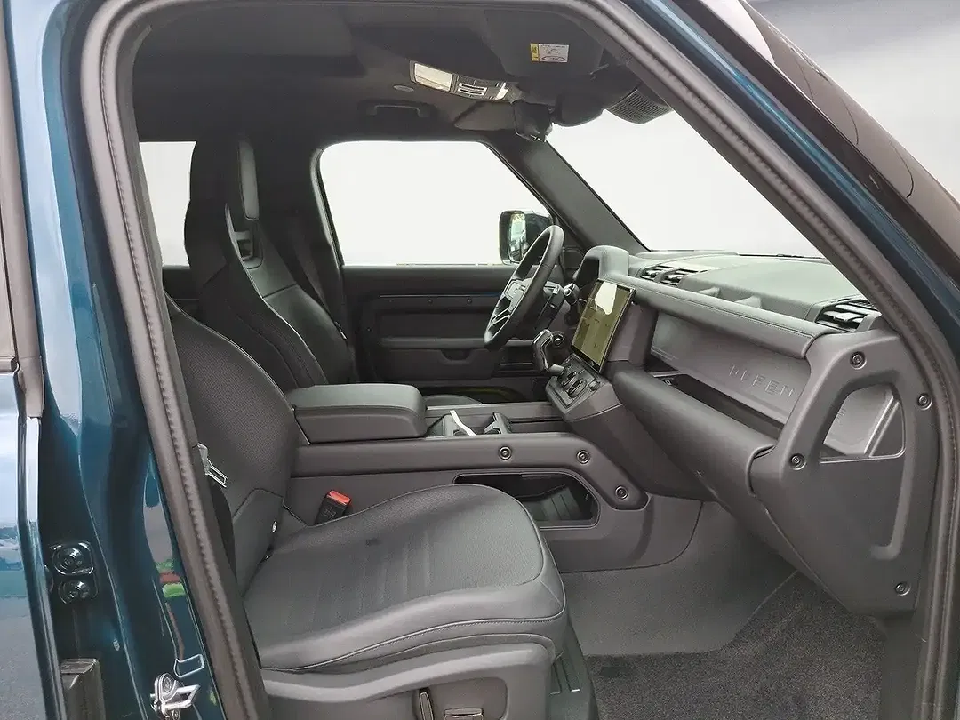 Land Rover Defender - Thumbnail 8