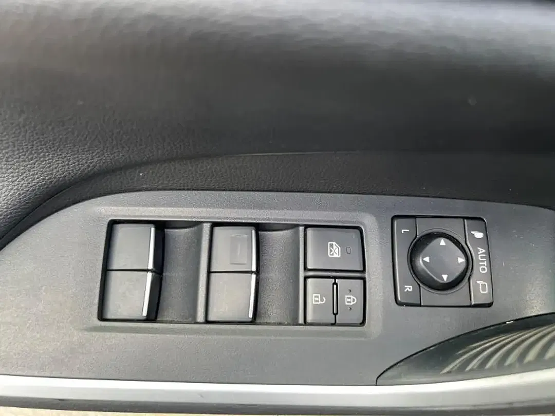 Toyota RAV 4 - Thumbnail 9
