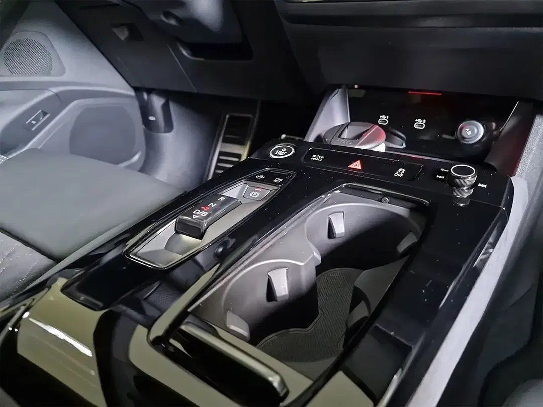 Audi Q6 e-tron - Thumbnail 9