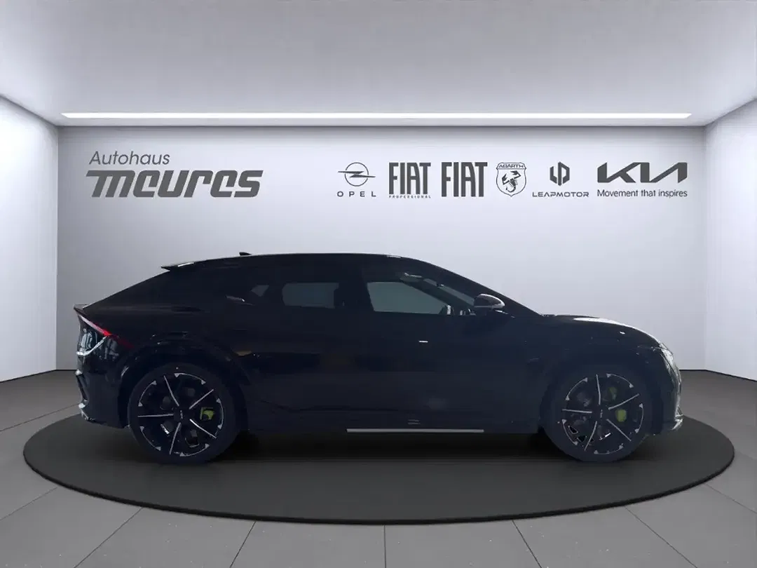 Kia EV6 - Thumbnail 5