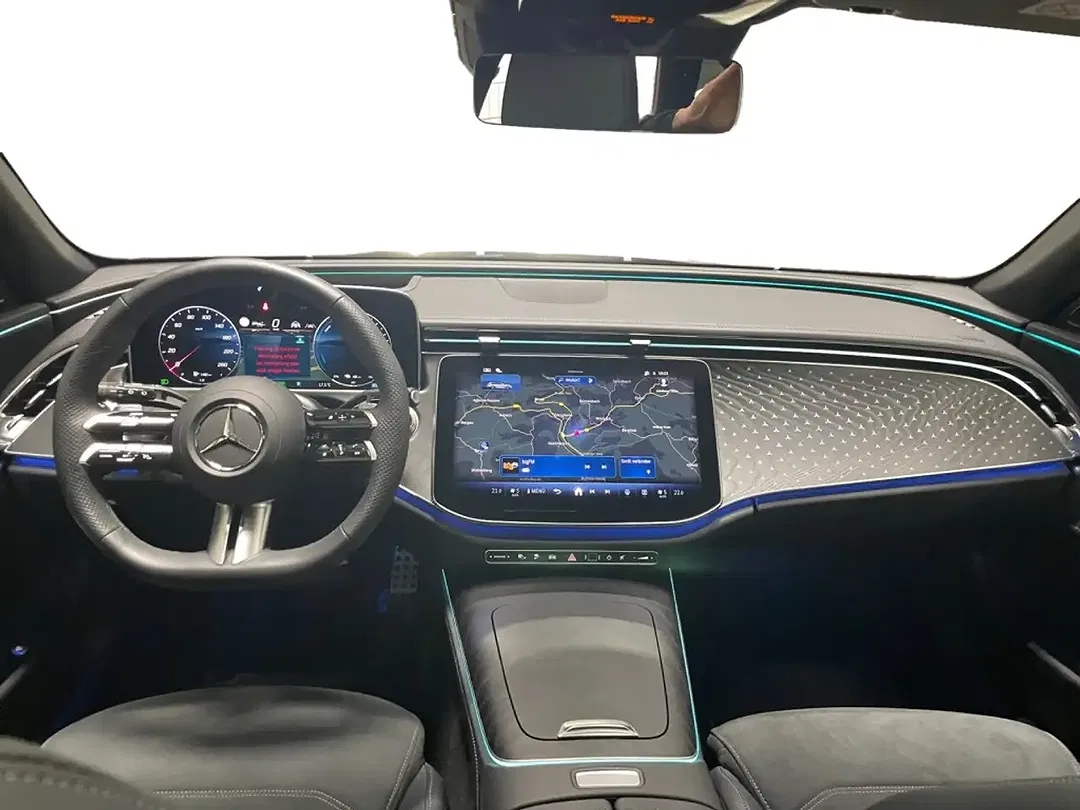 Mercedes-Benz E 300 - Thumbnail 4