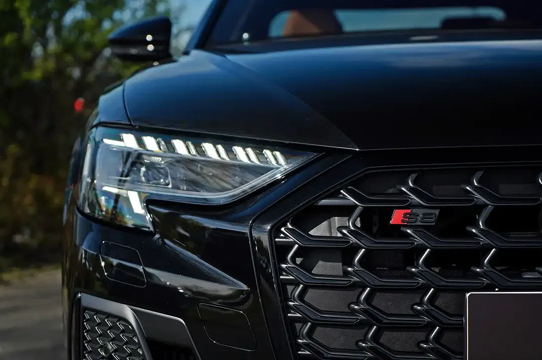 Audi S8 - Thumbnail 4