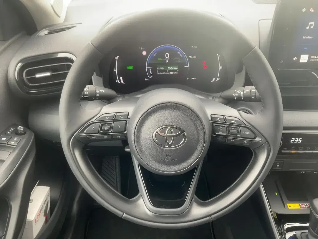 Toyota Yaris - Thumbnail 11