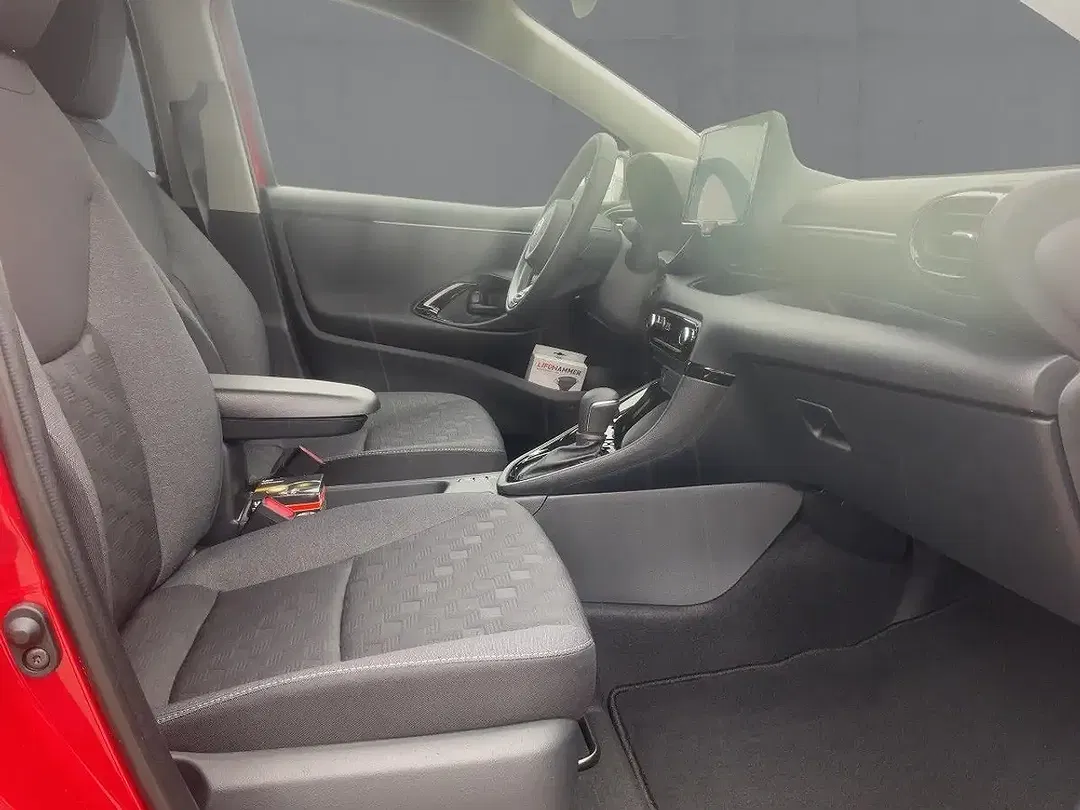 Toyota Yaris - Thumbnail 13