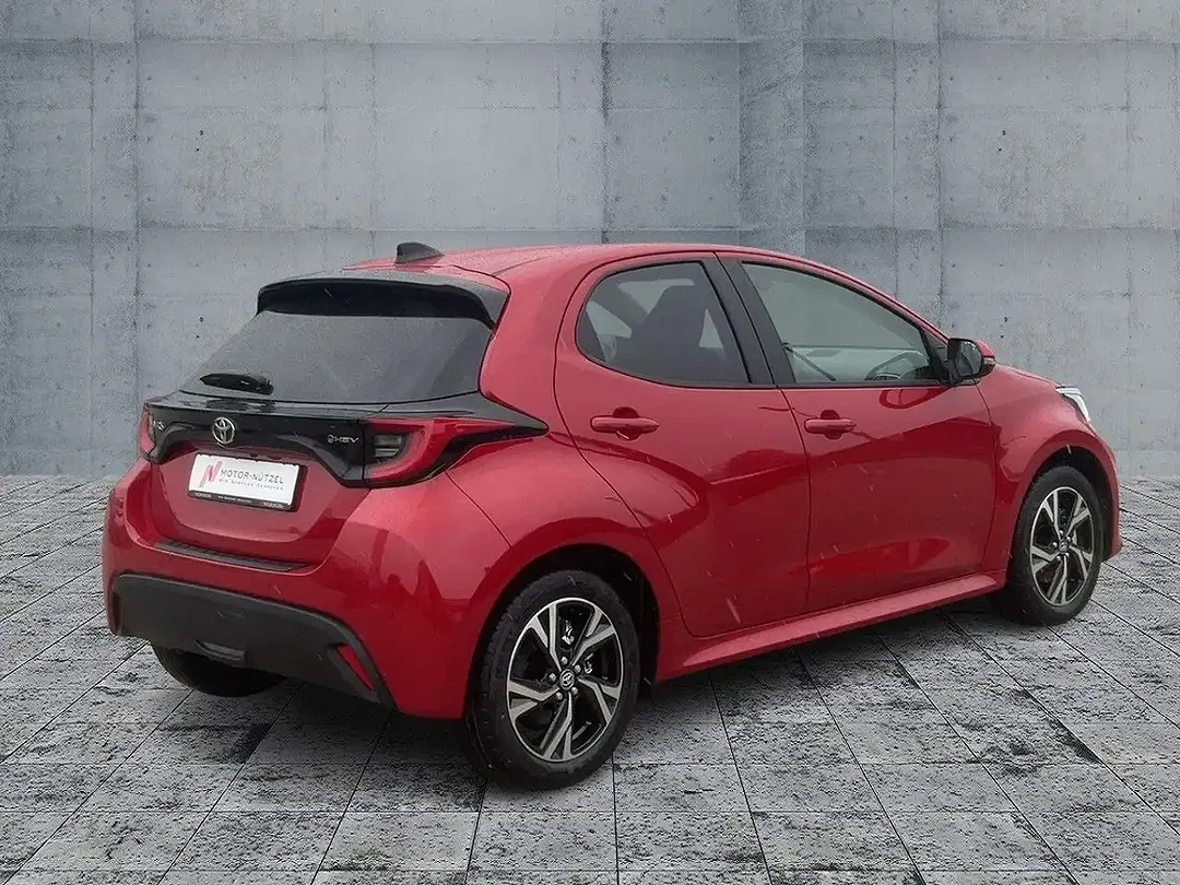 Toyota Yaris - Thumbnail 6