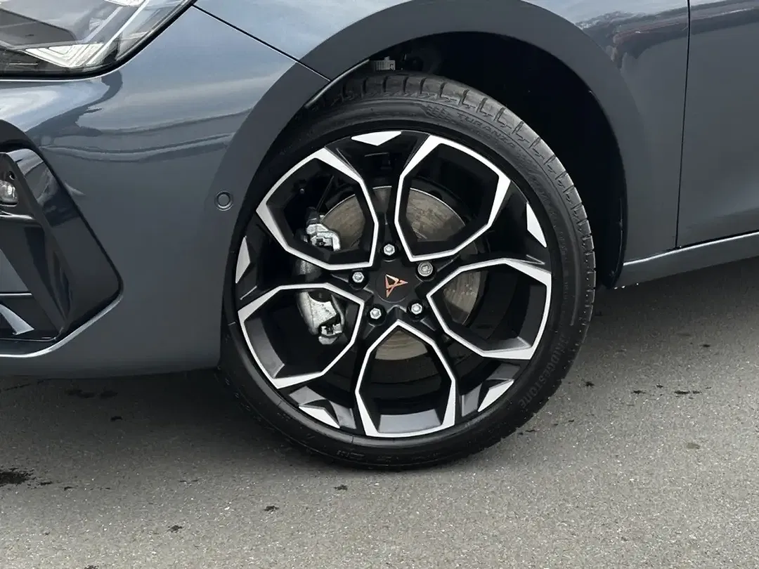 CUPRA Leon - Thumbnail 3